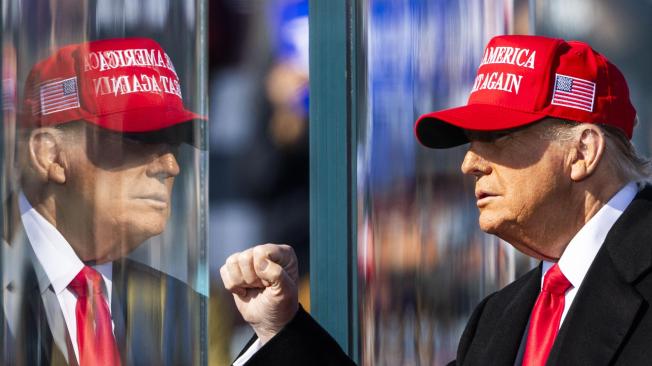 Donald Trump se dirige a sus partidarios en un mitin de campaña en Lititz, Pensilvania, EE.UU.
