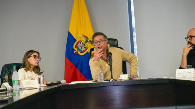 Laura Sarabia, Gustavo Petro y Carlos Carrillo