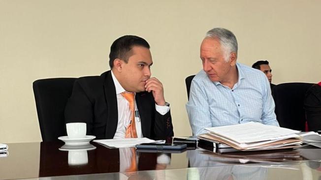 Rodolfo Salas, secretario del Minsalud; y Guillermo Alfonso Jaramillo, cabeza de esa cartera.
