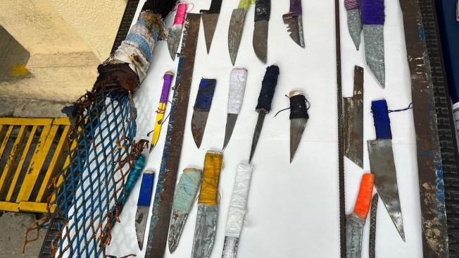 Armas encontradas en centro de formación