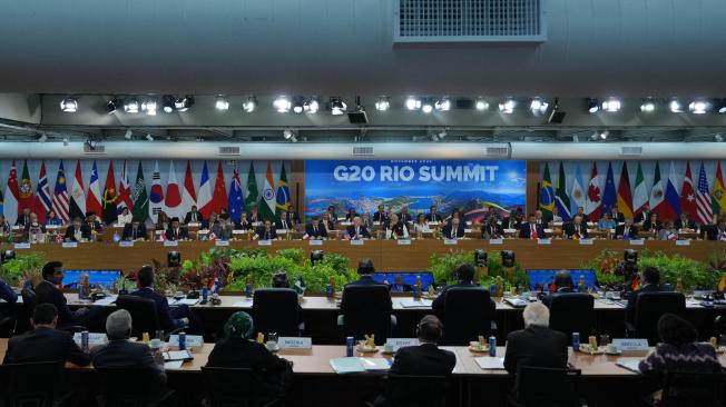 Los líderes del G20 asisten al lanzamiento del Grupo de Trabajo para una Alianza Mundial contra el Hambre y la Pobreza en Río de Janeiro.