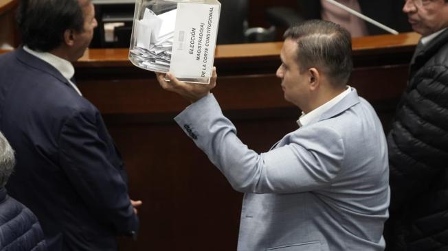 Urna de la polémica elección de magistrado de la Corte Constitucional