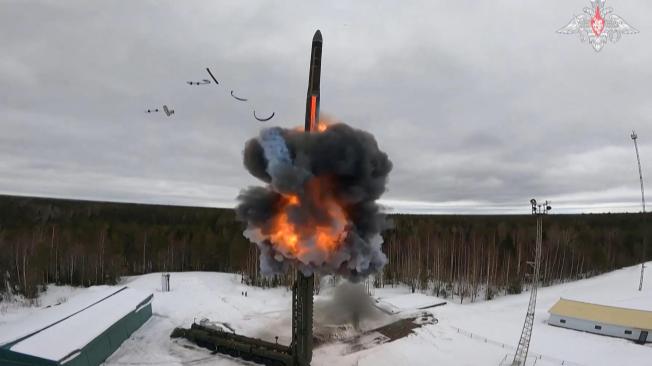 Disparo de prueba de un misil balístico intercontinental perteneciente a las fuerzas de disuasión nuclear de Rusia.