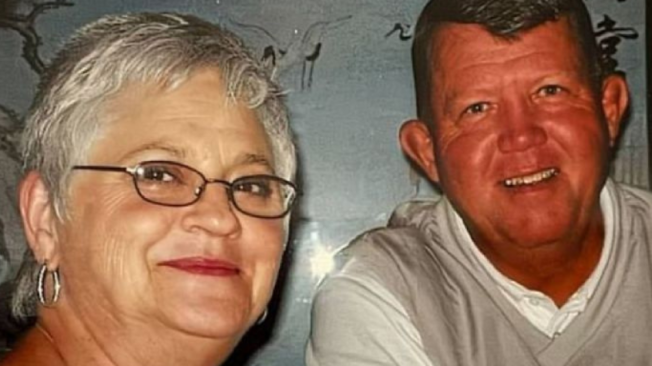 A pesar de la insistencia de su esposo para que recibiera atención médica, los especialistas calificaron los síntomas como "normales" durante la recuperación.