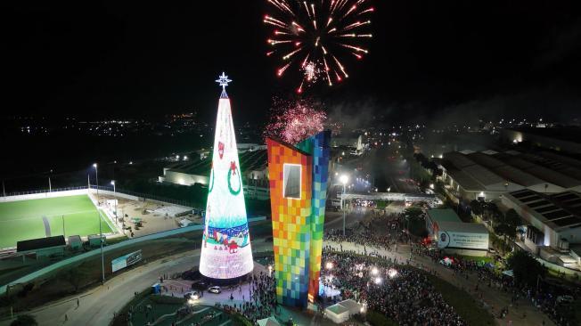 El cielo de Barranquilla se iluminó con los fuegos artificiales.