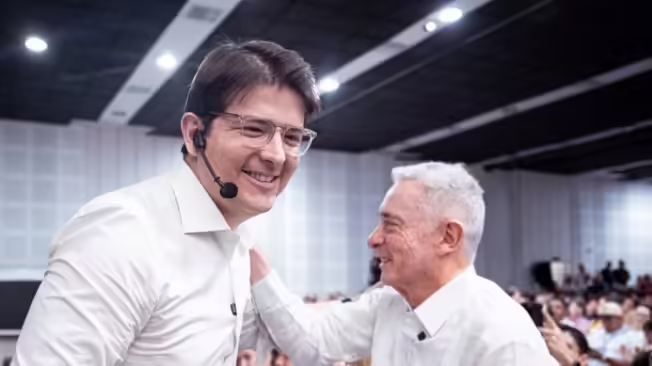 El expresidente Álvaro Uribe Vélez presidirá un acto solemne en el lugar en el que atentaron contra Miguel Uribe Turbay en Bogotá.