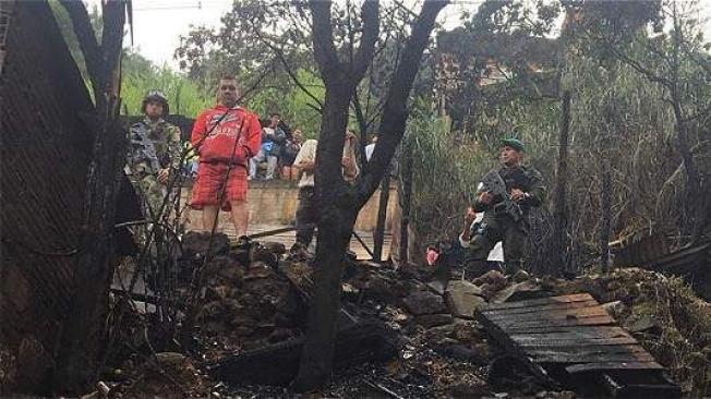 Las llamas alcanzaron seis viviendas en el sector Villatina, oriente de Medellín