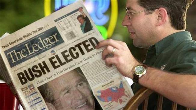 En el 2000, George W. Bush perdió el voto popular frente a Al Gore por un 0,51 por ciento, aunque acabó venciendo por 271 votos electorales frente a los 266 de su adversario. Reuters