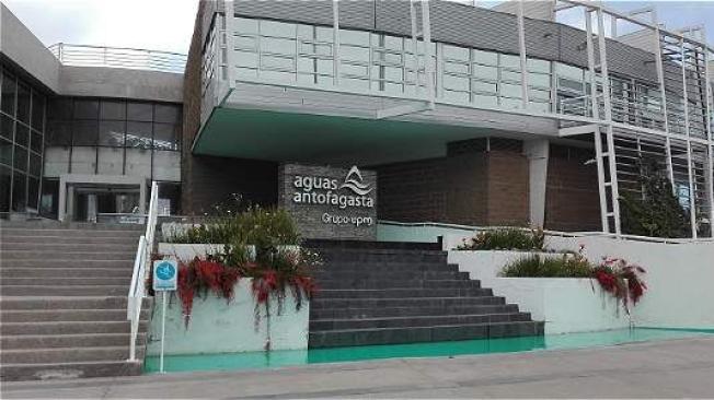 La empresa opera en Antofagasta, zona desértica ubicada a 1.100 kilómetros de Santiago, en Chile. Atiende a más de 560.000 personas.