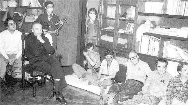 Imagen de la toma de la embajada de República Dominicana por el M-19 en 1980.