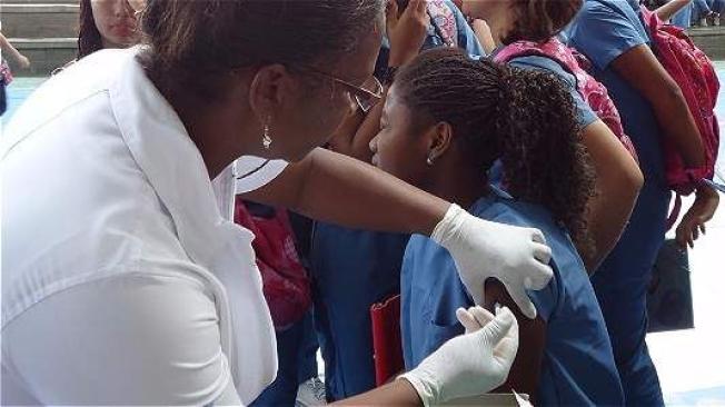 En Colombia se aplica la vacuna solo en niñas.