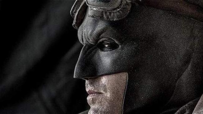 En 'Batman vs. Superman' se vio un traje diferente durante las pesadillas de Bruce Wayne. Archivo particular.