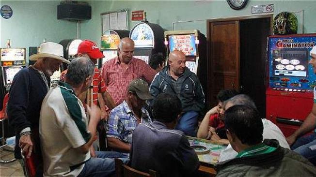 Salón de juegos del bar El Plebiscito. Guillermo Ossa/EL TIEMPO