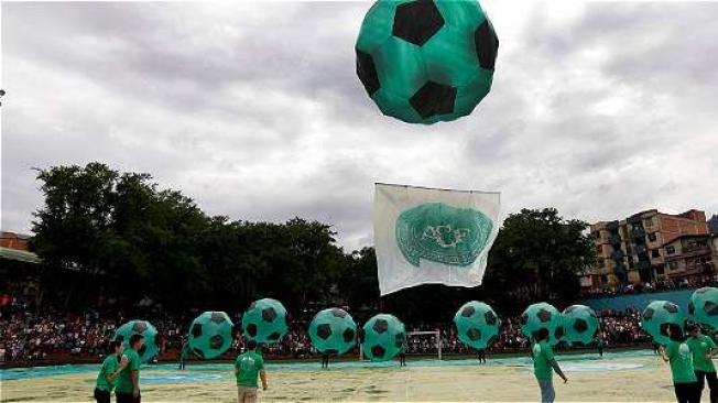 Se caracterizó por un homenaje al equipo de fútbol Chapecoense. Foto: Guillermo Ossa