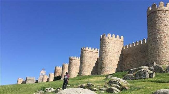 La muralla de Ávila, ciudad española a una hora y media de Madrid.