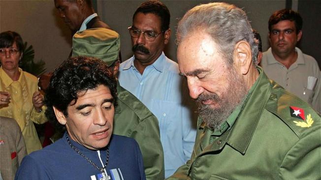 El exfutbolista Diego Armado Maradona entrevistó a Castro para su programa en el 2005.