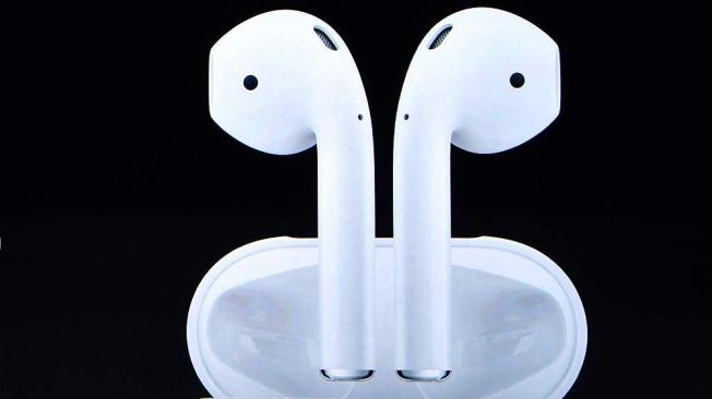 Apple apuesta por el uso de audífonos inalámbricos. Con ese objetivo en mente, anunció unos audífonos llamados Airpods, cuyo costo de lanzamiento es de 159 dólares.