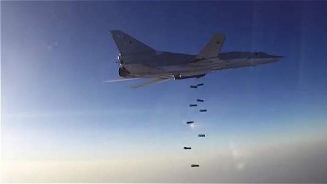 Fotograma de un vídeo facilitado por el Ministerio de Defensa ruso del momento del bombardero. Foto: EFE