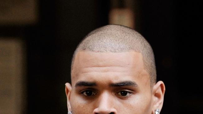 De incumplir la medida, Chris Brown podría ser arrestado.