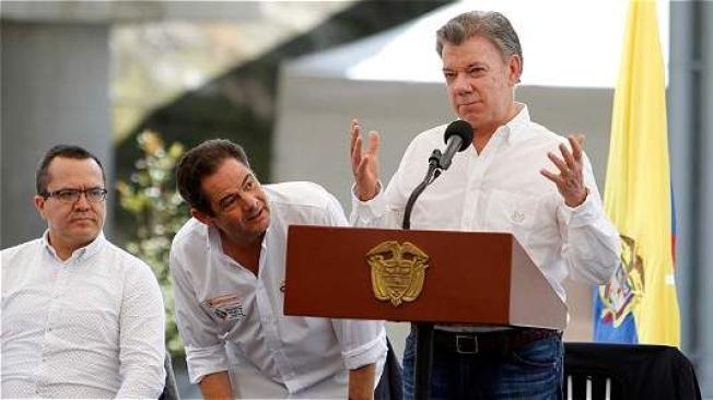 En la inauguración de la intersección La Fuente, en Manizales, el presidente Juan Manuel Santos anunció su apoyo a Aerocafé.