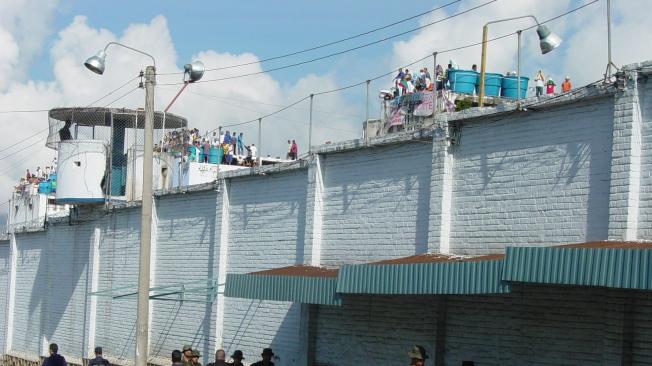 La cárcel Modelo de Bucaramanga fue construida hace 30 años para 655 detenidos. Hoy alberga a casi dos mil reclusos.