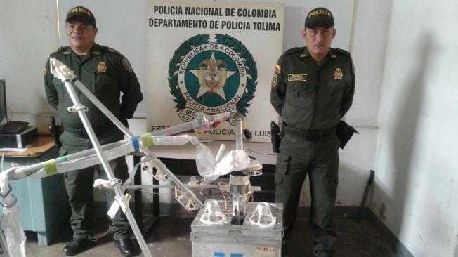 La Policía custodia el aparato que cayó en un cerro del municipio de San Luis, Tolima.