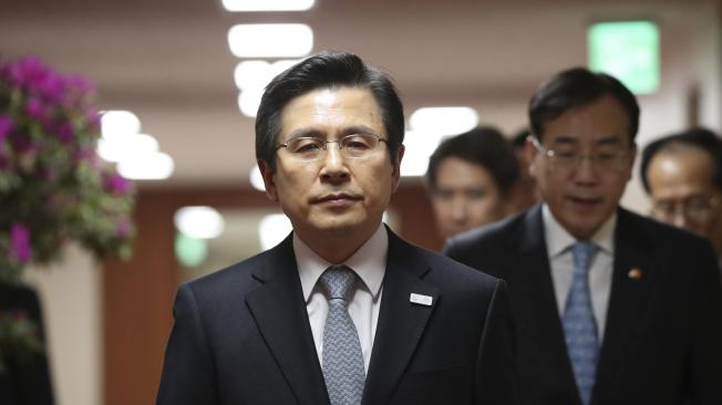 El presidente en funciones Hwang Kyo-ahn dijo que no se presentará como candidato en los comicios.