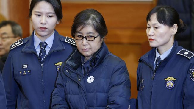 La confidente de la expresidenta surcoreana, Choi Soon-sil, habría tenido acceso a documentos oficiales.