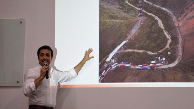 El Viceministro de Infraestructura, Dimitri Zaninovich, explicó en Cali el alcance de las soluciones para los derrumbes en la vía.