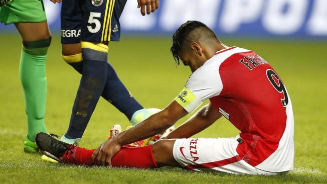 Momento de la lesión de Radamel Falcao García frente a Fenerbache.