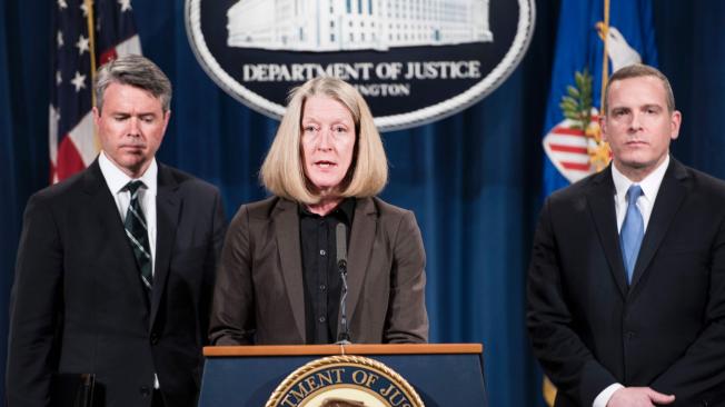 La Procuradora General Adjunta de Seguridad Nacional, Mary McCord, habla durante una conferencia de prensa para anunciar cargos Contra tres rusos por el hacking 2014 de Yahoo en el Departamento de Justicia de los Estados Unidos.