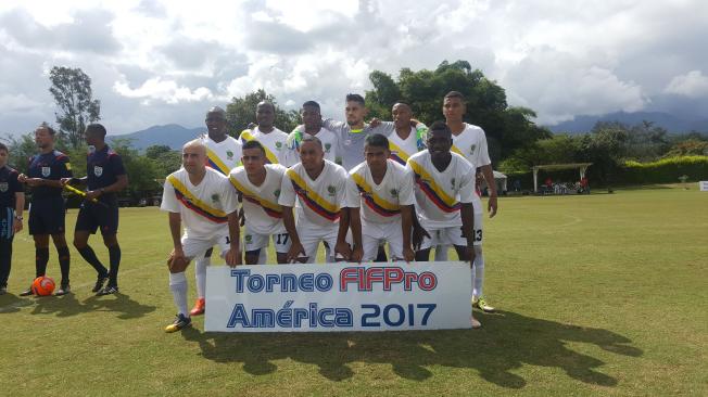 Como Rivas, son unos 60 futbolistas, entre los 20 y los 37 años, quienes pertenecen a este equipo, en dos sedes, una en Cali y otra en Medellín.