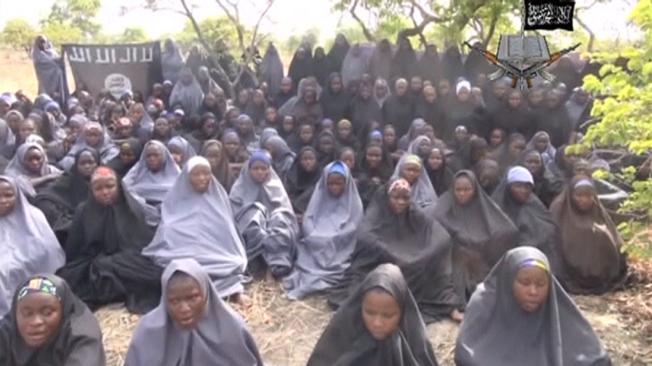 El grupo terrorista Boko Haram secuestró, en abril de 2014, a 275 niñas en la Escuela Secundaria en Chibok,Nigeria.