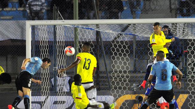 Momento del partido en que Uruguay venció a Colombia en la primera fase de estas eliminatorias.