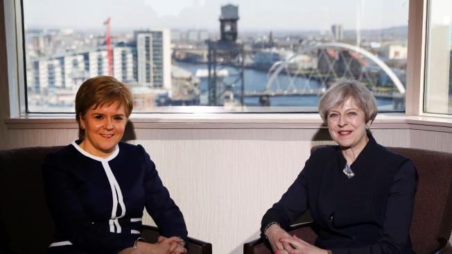 La primera ministra de Escocia, Nicola Sturgeon, y la primera ministra británica, Theresa May, se reunieron el lunes para hablar sobre el futuro de la unidad de Reino Unido.