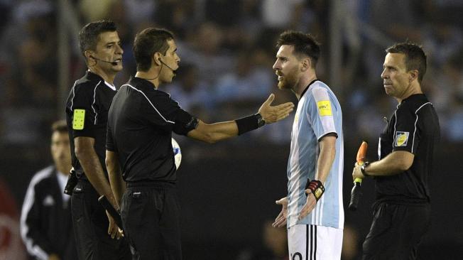 Lionel Messi habla de los jueces del partido contra Chile.
