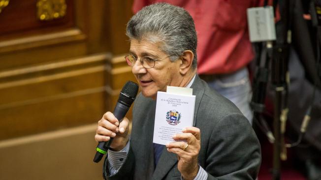 El expresidente de la Asamblea Nacional de Venezuela Henry Ramos Allup cuestionó varios puntos de la sentencia, como que el poder legislativo se pueda pasar a un tercer órgano.