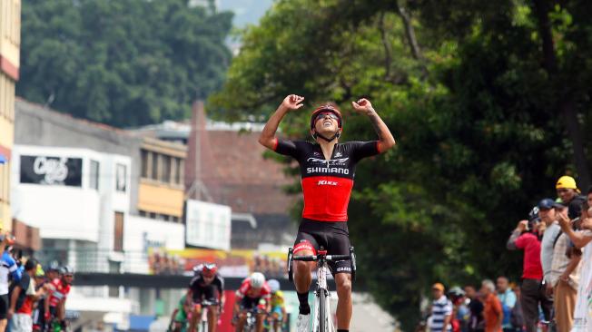 Róbinson Chalapud, ganador de la última etapa de la Vuelta al Valle, circuito en Cali.
