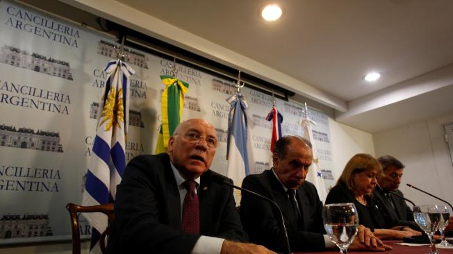 Uruguay se unió a las críticas contra los recientes fallos del Tribunal Supremo de Venezuela. El canciller uruguayo, Rodolfo Novoa (Izq), con sus homólogos de Brasil, Argentina y Paraguay.