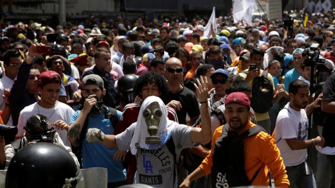 Los manifestantes, a pesar de los impedimentos que pusieron las autoridades, salieron a las calles a marchar en Caracas.