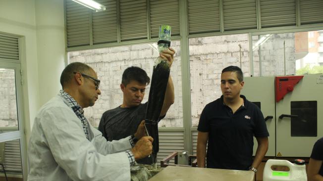 Estudiantes de Ingeniería Biomédica ya construyen las prótesis para Luis Miguel.