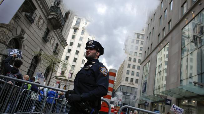 La Policía protegió las marchas que se desarrollaron en la ciudad de Nueva York, que ha concentrado protestas anti-Trump casi desde el inicio del mandato.