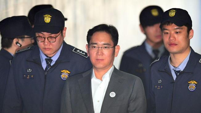 Otro de los implicados en este escándalo de corrupción es Lee Jay-jong, heredero de Samsung, quien también se encuentra detenido.