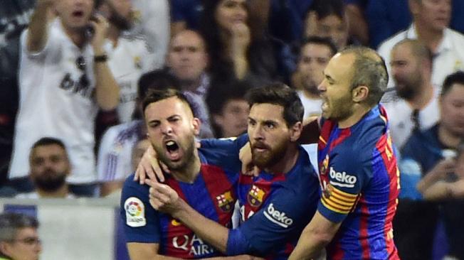 Lionel Messi celebra su primer gol.