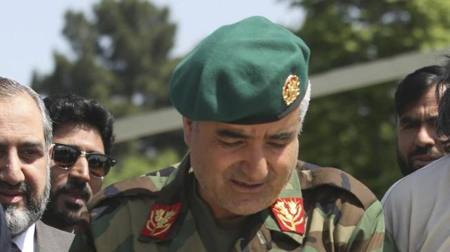 El exjefe del Ejército, Qadam Shah Shahim, quien dimitió luego del ataque mortífero contra una base militar.