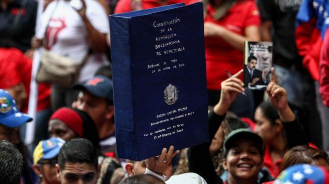 La constitución vigente de Venezuela data del año 1999, cuando estaba en el poder el entonces presidente Hugo Chávez Frías.