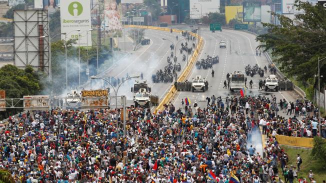 Masivas protestas en Caracas este miércoles.