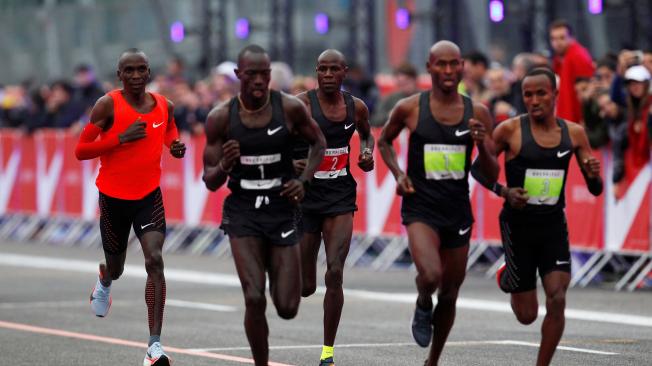 Eliud Kipchoge corre el maratón más rápido de la historia: