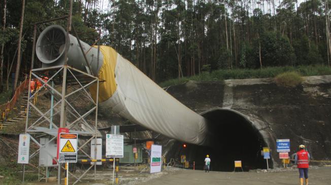 El presupuesto total que se invertirá en el Túnel de Oriente es de 920.000 millones de pesos, aportados por entidades públicas y privadas.