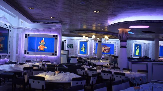 En Animator's Palate, las paredes del restaurante cambian de color y las pantallas reproducen animaciones hechas a partir de los dibujos de los comensales.